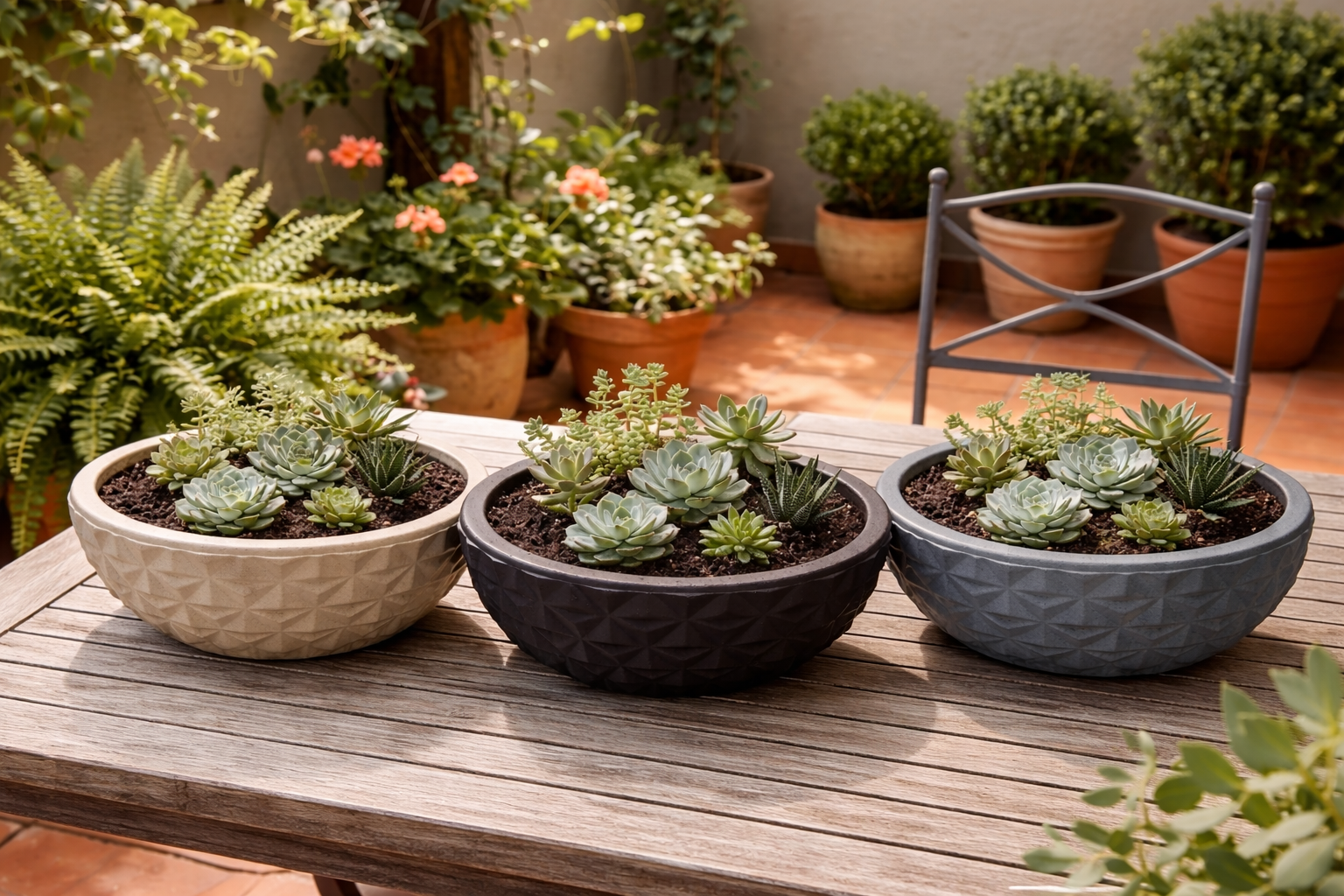Jardim elegante com vasos decorativos